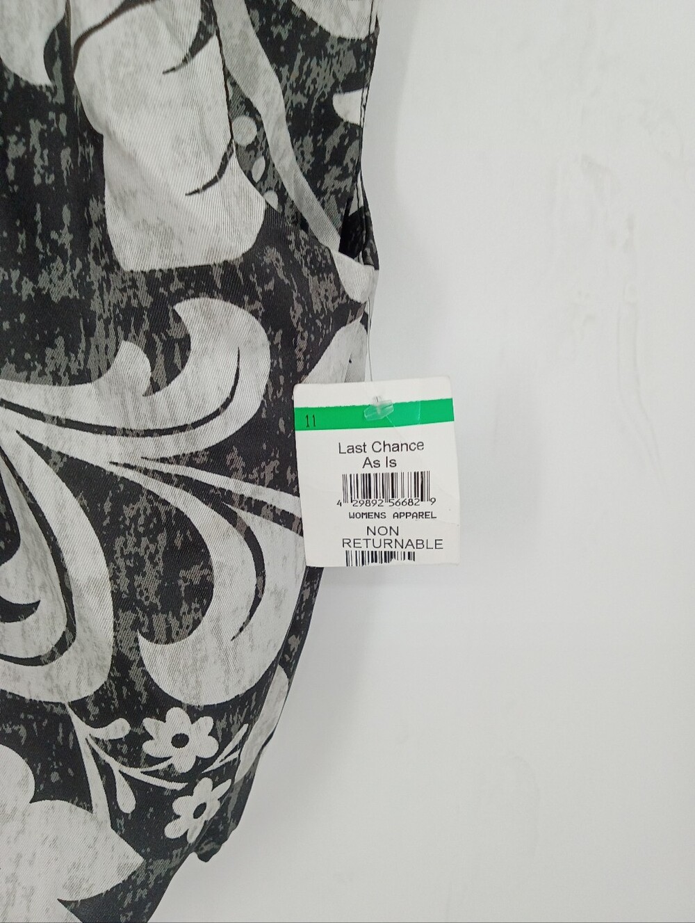 Black & White Sleeveless Floral Print Blouse - Picture 4 of 5